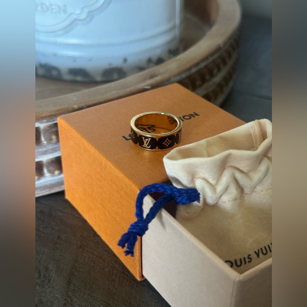 ❌SOLD❌⭐️NEW⭐️LOUIS VUITTON NANOGRAM ENAMEL RING